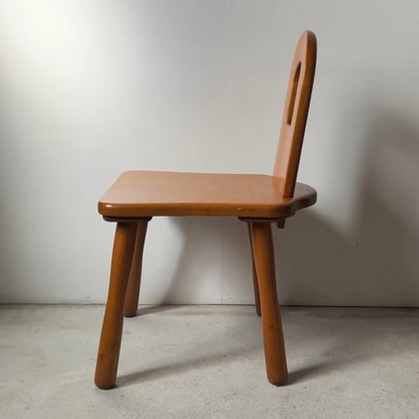 木製無垢材のダイニングチェア  木の椅子 良品