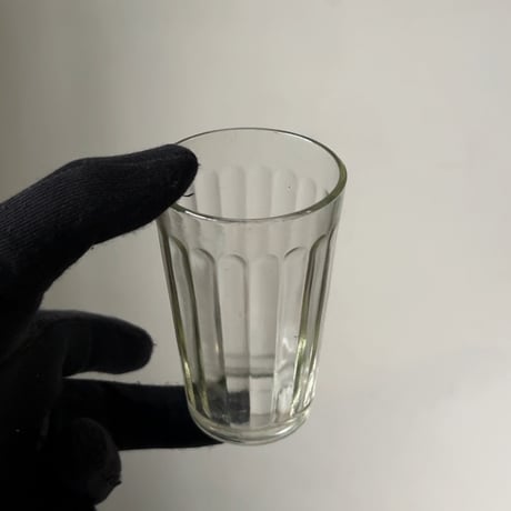 昭和期アンカーグラス 無色(ややグレーがかった) 小サイズ 高さ約9cm SGF刻印 瓶ビール用グラス シンプルデザイン 気泡ガラス ヴィンテージグラス
