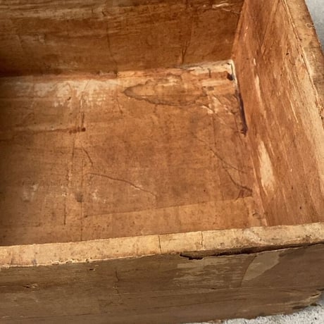 紙貼りの古い木箱 幅約40cm  一閑張り ヤケ感 エイジング メッセージ 墨文字 ジャパンヴィンテージ  道具箱