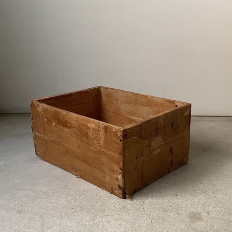 紙貼りの古い木箱 幅約40cm  一閑張り ヤケ感 エイジング メッセージ 墨文字 ジャパンヴィンテージ  道具箱