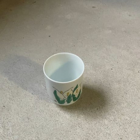 深川製 六花亭の湯呑と紙袋2点(大小) 坂本直行 さかもと なおゆき 画家 作  ミズバショウ 花の絵  深川製磁 富士流水のマーク  オールド深川 北海道名菓