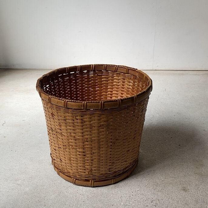 漆　竹　工芸品　民藝　入れ物 古い竹編みの屑籠(ダストボックス) 技あり丁寧な編み技術 日本の