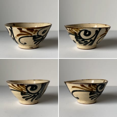 古琉球 やちむん  4.5寸マカイ 古作 登窯 唐草模様 呉須と飴釉の2色構成 昭和期 ヴィンテージ フォークアート ニュウ有