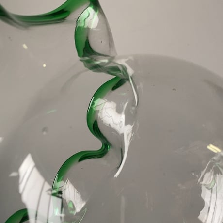古い吹きガラスの金魚鉢  気泡ガラス ゆらゆらガラス グリーンフリル 大正 昭和期 ガラス工芸 民藝 オールドクラフト ジャパンヴィンテージ 美品