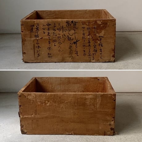 紙貼りの古い木箱 幅約40cm  一閑張り ヤケ感 エイジング メッセージ 墨文字 ジャパンヴィンテージ  道具箱