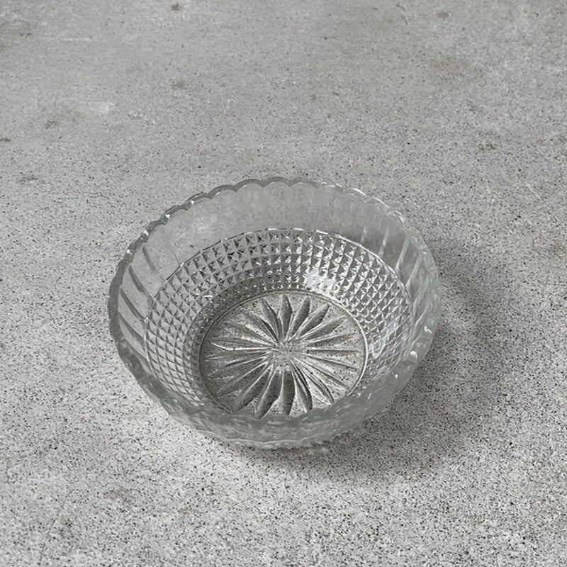 ヴィンテージ ガラス器 昭和初期 プレスガラス 菊紋底 深皿 小鉢