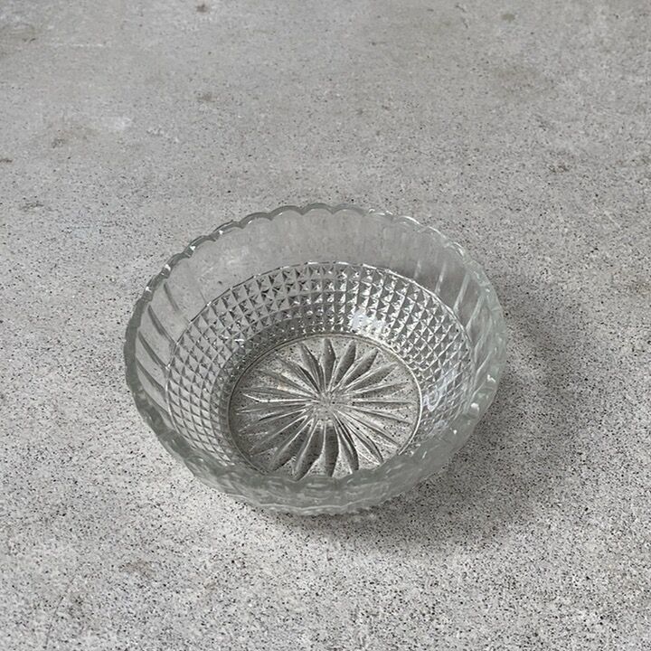 ヴィンテージ ガラス器 昭和初期 プレスガラス 菊紋底 深皿 小鉢