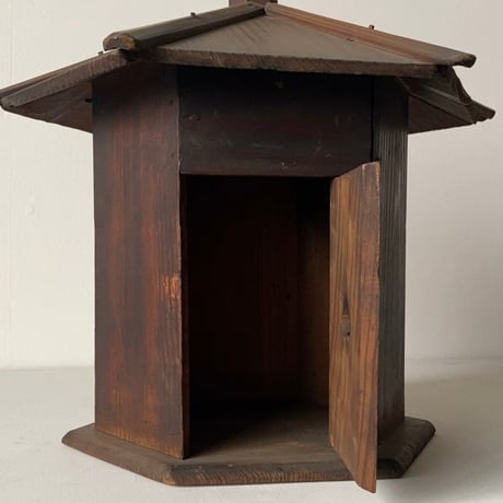古い木製の小屋 六角御堂 ミニお堂 仏像庫 明治 大正 古木工品 楔 古仏具 希少 珍品