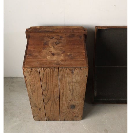 アンティーク木箱  古い茶箱  保存箱  鹿の角の図案が好グラフィック サイズ感良好