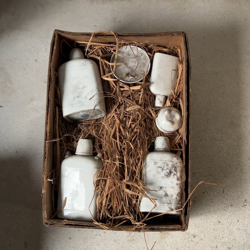 戦前 戦中 白磁の水筒 耳無し 東京レッテル 渡辺謹製 ねじ込み蓋 金属