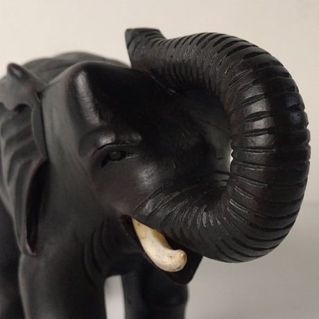 木彫りの象　ヴィンテージウッドドール　動物置物　オブジェ　牙は動物の歯　天然素材