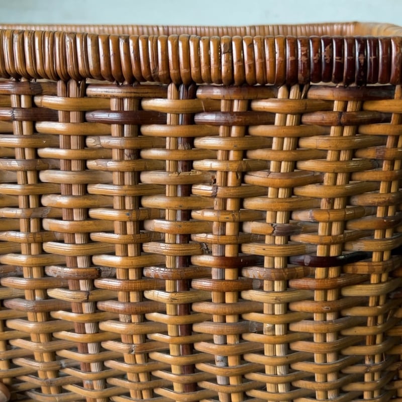 古い籐編みの四角籠 昭和初期 日本の古籠 太めの裂き籐材によるござ