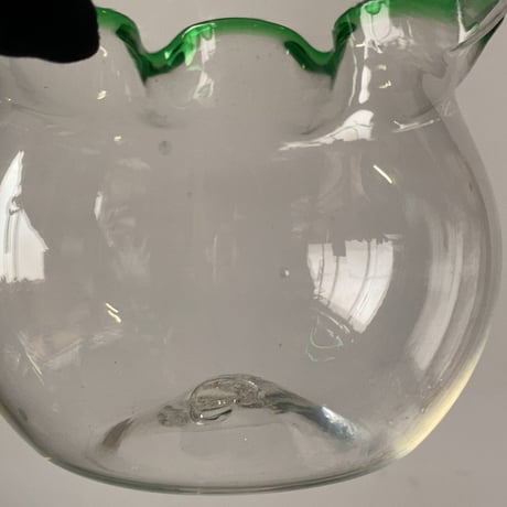古い吹きガラスの金魚鉢  気泡ガラス ゆらゆらガラス グリーンフリル 大正 昭和期 ガラス工芸 民藝 オールドクラフト ジャパンヴィンテージ 美品
