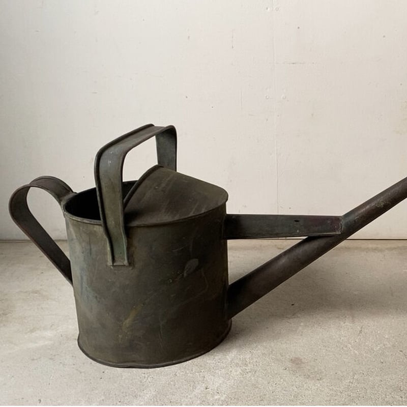 銅製アンティークじょうろ 黒ヤケした重厚感十分の古いジョーロです