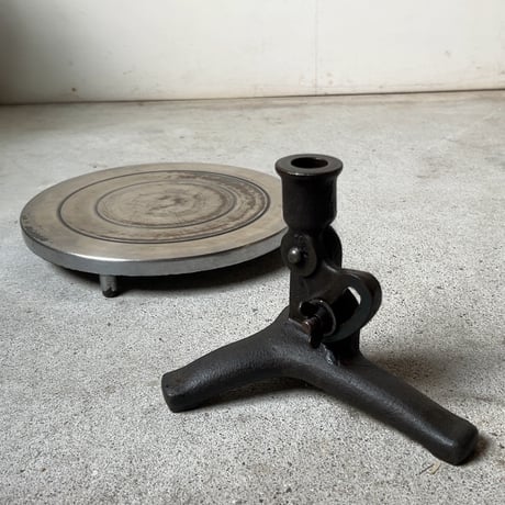 古い鉄製 ケーキ台 洋菓子店 什器 備品 パティシエ プロツール 業務用 回転台 黒ヤケ  グッドエイジング ジャパンヴィンテージ