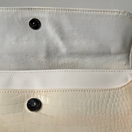 Courreges クレージュ  80sオールドクレージュ フラップ型クラッチバッグ クロコ型押し合皮 銀ロゴ 中古良品