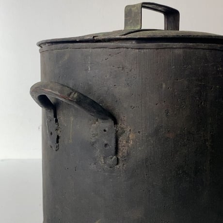 古い蓋付き銅器  赤銅 双耳 寸胴鍋 厚みが有り大変重厚な作りです。筒のみ幅約24cm 古銅 花器 グッドエイジング