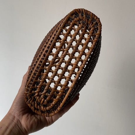 古い茶籠(ミニサイズ) 左右幅約22cm  黒ヤケ 濃飴色 トロトロ ヴィンテージカゴバッグ 籐編みトート型 籠バッグ 小ささが魅力