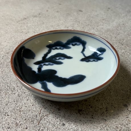 大正期 松柄の古い染付け小皿［5枚セット］呉須 松絵 染付 茶縁 小皿 豆皿 手書き 絵付 グッドバランス 美品範疇