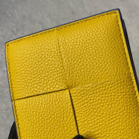 BOTTEGA VENETA ボッテガヴェネタ ビッグイントレチャート バッファローレザー シボ型押しレザーコンパクトウォレット ミニ財布 マスタード/パープル 2023年製 極美品 箱有