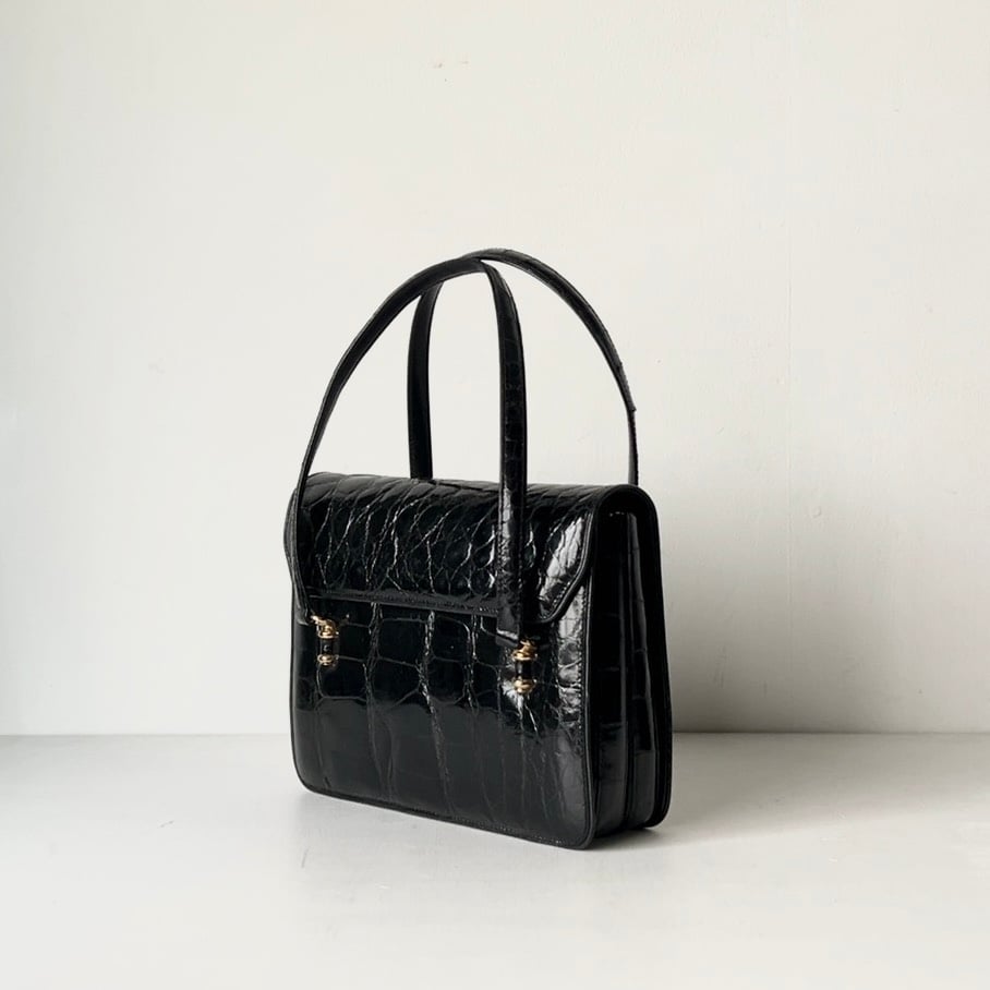 古いクロコのハンドバッグ クロコ本レザー(ワニ革) ブラック フラップ  