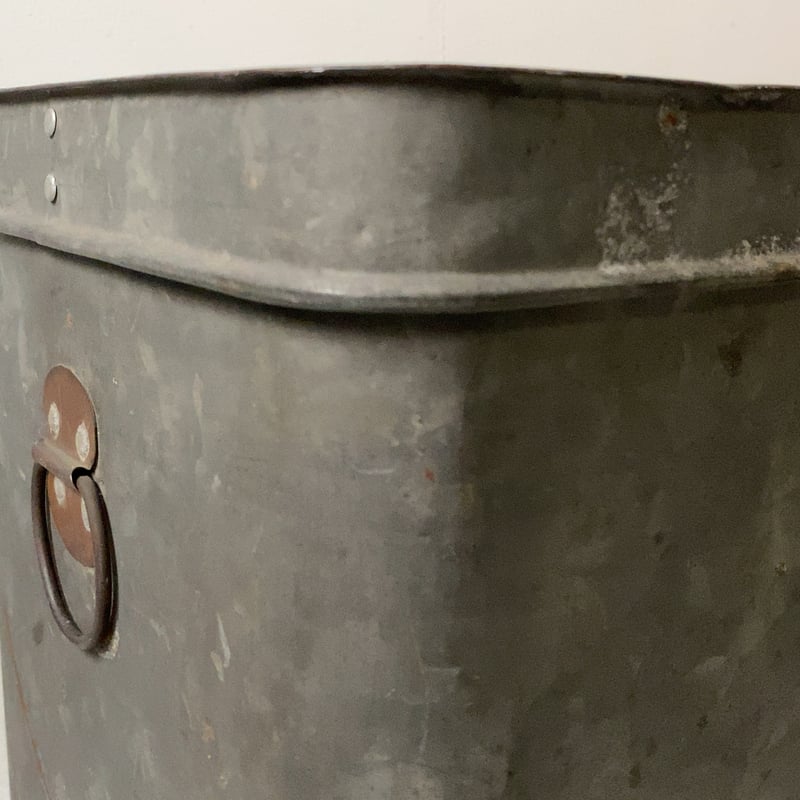 古いブリキの箱 蓋付き 持手付き ヴィンテージツールボックス ストック