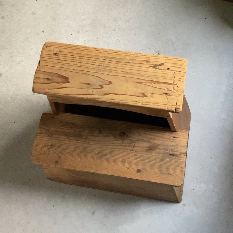 昭和23年 木製無垢 古い踏台 ヴィンテージステップ 杉無垢材 丸窓 丸穴