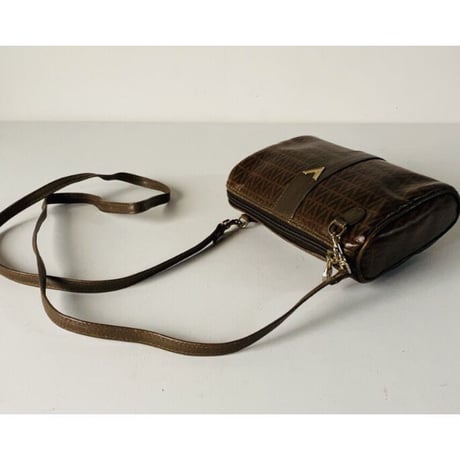 VALENTINO オールドヴァレンチノのミニミニショルダーバッグ  幅約18cmの小さめポシェット ヴィンテージバレンチノ