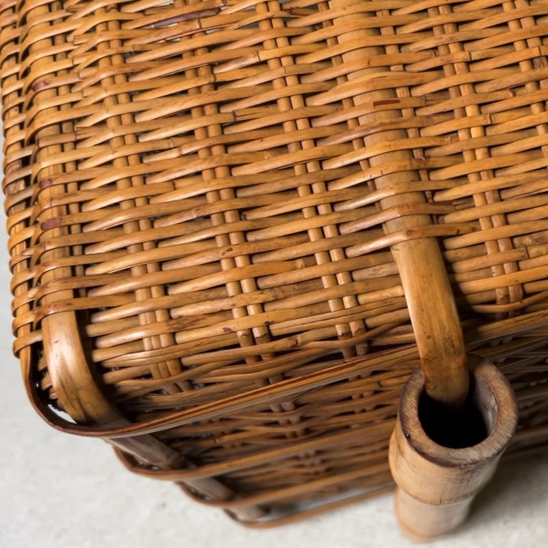 古い蓋付きの竹編み籠 縦型竹編みバスケット 竹足ありスクエア型道具箱