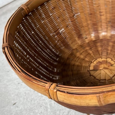 B  古い竹編みの飯籠 蓋付き竹籠 幅約33cm わずかな目飛びはあるもののコンディション良好 ジャパンヴィンテージ