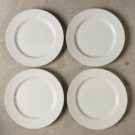 旧家の物置に長年眠っていた古い白いお皿23cm  4枚セット  洋食皿  平皿  ヴィンテージプレート 未使用品レベル