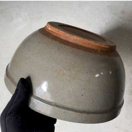 古いこね鉢(ストーンウェアA) 幅約26cm シンプル大鉢 巨大ボウル 荒い目跡 小ぶり メダカ鉢 水栽培 ビオトープ  完品