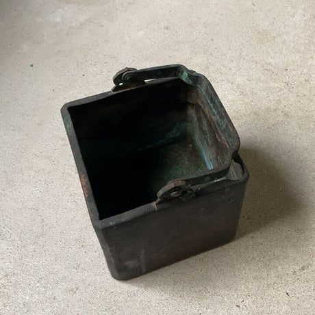 古い持ち手付銅器  手炉 手炙り 炭入れ コンロ 茶道具 赤銅 古銅 花器 幅約13.5cm
