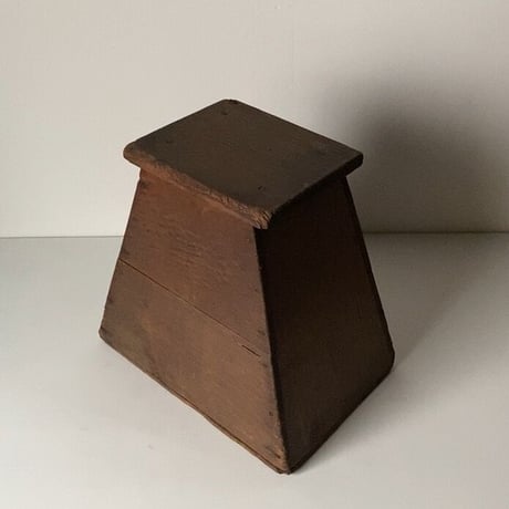 昭和初期 木製穴無し古い踏台  杉無垢材 台形 箱型 踏み台 ヴィンテージステップ グッドエイジング