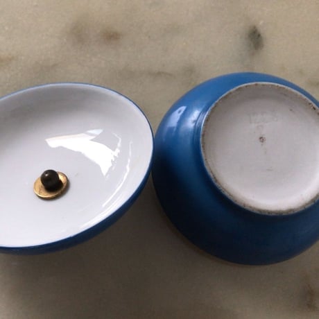 フランス アンティーク 青い小物入れ  陶器  唐草金具蓋 ポット ボンボニエール  シュガーポット  金平糖入れ 菓子器 ヴィンテージ