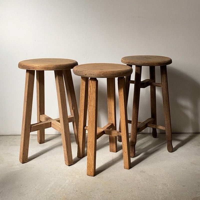アンティーク 木製無垢 丸椅子 ラワン材 角脚 古い木製スツール 無塗装