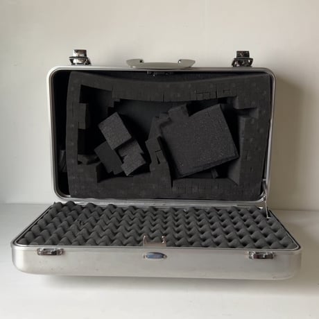 ZERO HALLIBURTON ゼロハリバートン  青ハリ アオハリ ヴィンテージ アタッシュケース 3桁ダイアルロック アルミケース  カメラケース 中古美品範疇