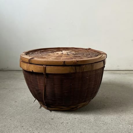 B  古い竹編みの飯籠 蓋付き竹籠 幅約33cm わずかな目飛びはあるもののコンディション良好 ジャパンヴィンテージ