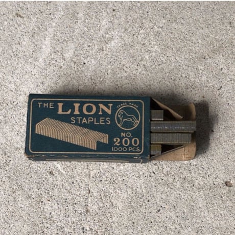 The  LION  staples  No200  ライオン事務器  ステープル芯  ステープラー・ホッチキスの芯 200番　デッドストック 未使用品　ヴィンテージステーショナリー 文具