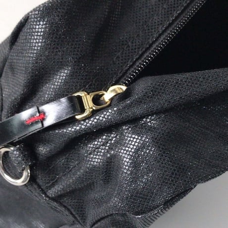 how to live    ハウトゥリブ   シャークスキン  ミニボストン  バッグ   ブラック  中古品  メンテナンス済み  日本製
