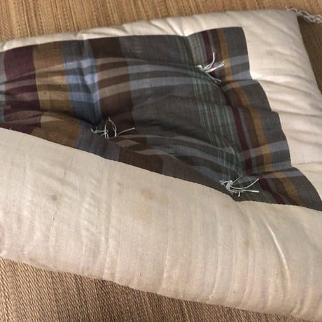 松坂屋 昭和中期 高級綿座布団 長方型 マドラスチェック ペアで。