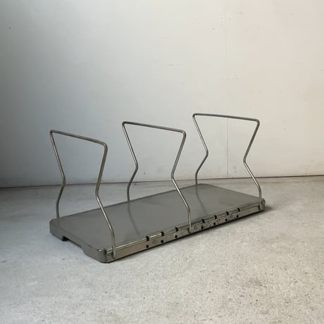 古い卓上ブックスタンド スチールの本立て 昭和期 ヴィンテージブックシェルフ 本棚 美品　No1