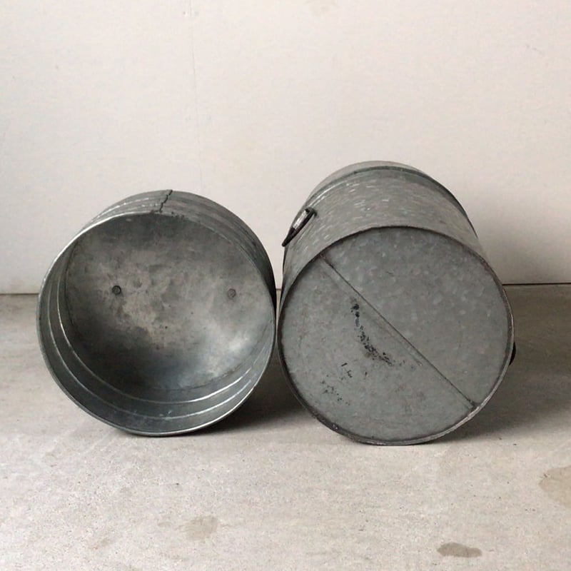 ビンテージ インダストリアル レトロ ブリキ缶 蓋付き 筒型