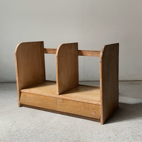 古い引出し付き本立て  白木 無塗装 無垢材  傾斜面 摘み無しデザイン シンプルデザイン 美品範疇