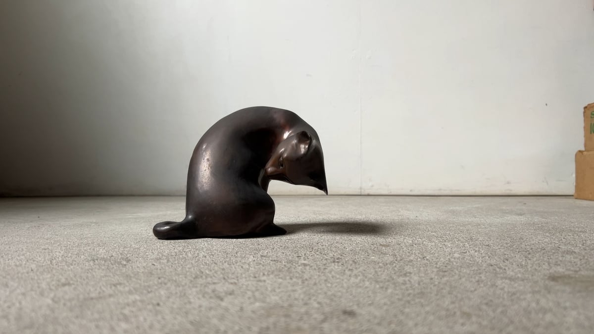 ブロンズ猫像 ヴィンテージドール 古い銅の猫 置物 しとやかな猫