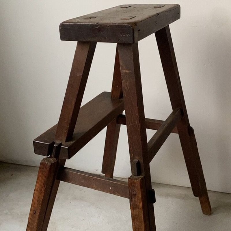 古い 木製 踏台 ホゾ組み木 褐色の古材 艶感あり ヴィンテージステップ