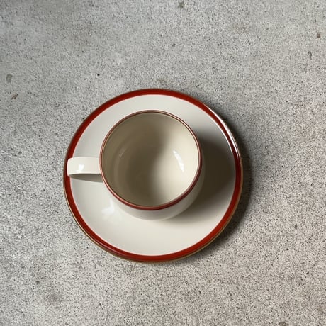 名古屋陶芸 カップ＆ソーサー　ボルドーと金彩のシンプルデザイン ハンドペイント  ヴィンテージコーヒーカップ 美品  1客の価格(ストック3客有)