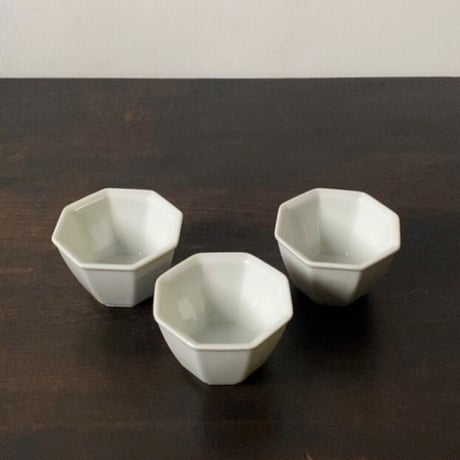 古い白磁の小鉢(1点の価格)  面取8角形 大正 昭和 古作  ピクルス入れ used 美品ストック3点