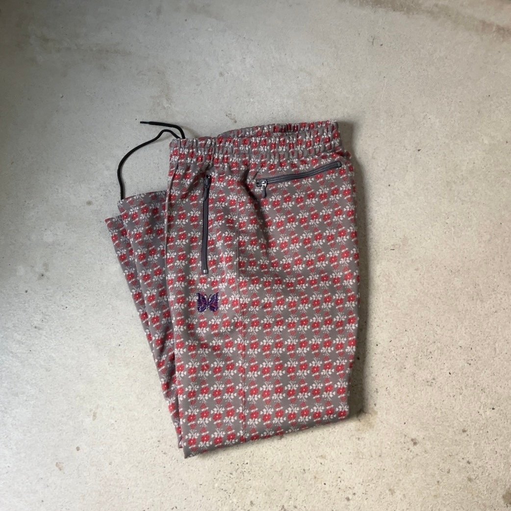 【ネペンテス店舗花、太陽、雨】ニードルズトラックパンツM(通常より少し丈短め) NEEDLES〉 TRACK JACKET & PANT2022年春夏ラインナップ