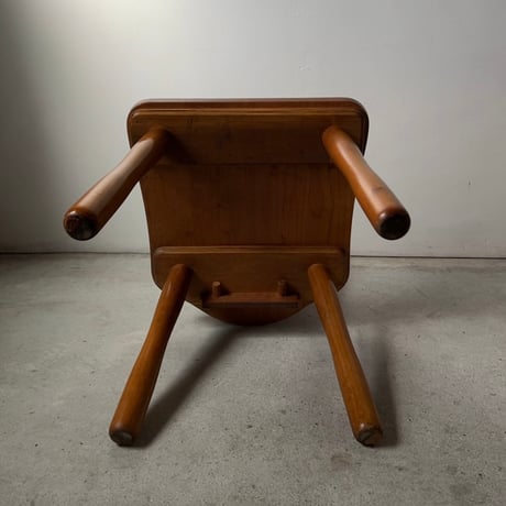 木製無垢材のダイニングチェア  木の椅子 良品